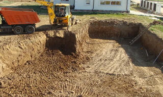 Рытье котлованов под фундамент в Лабинске – цена от 2554 руб. за м3 | 2Землекопа-Лбк